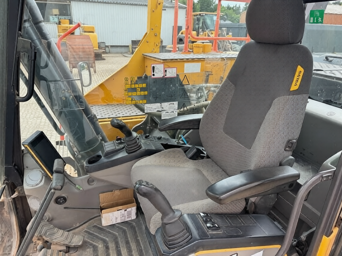 2017 Volvo EC220EL